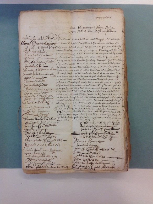 Signatures in the margins: Nationaal Archief in The Hague, The Netherlands, CC-BY: NL-HaNA 3.01.04.01 Staten van Holland inv.nr. 5646 Rekesten aan de Staten van Holland WIC